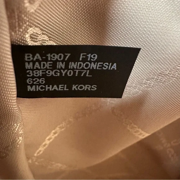 Michael Kors NWT Saylor Admiral Large Tote - Picture 12 of 16